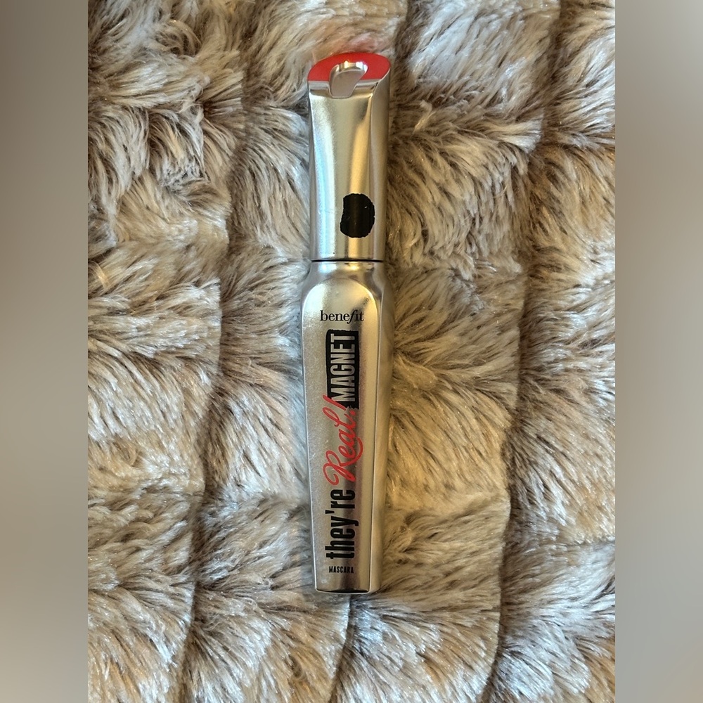 BENEFIT Magnet Mascara